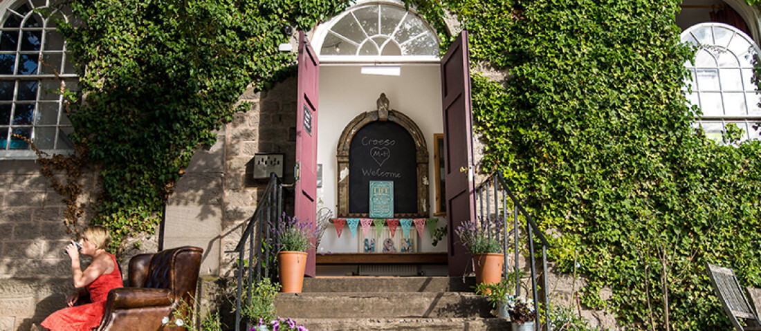 fully licensed wedding venue in hay